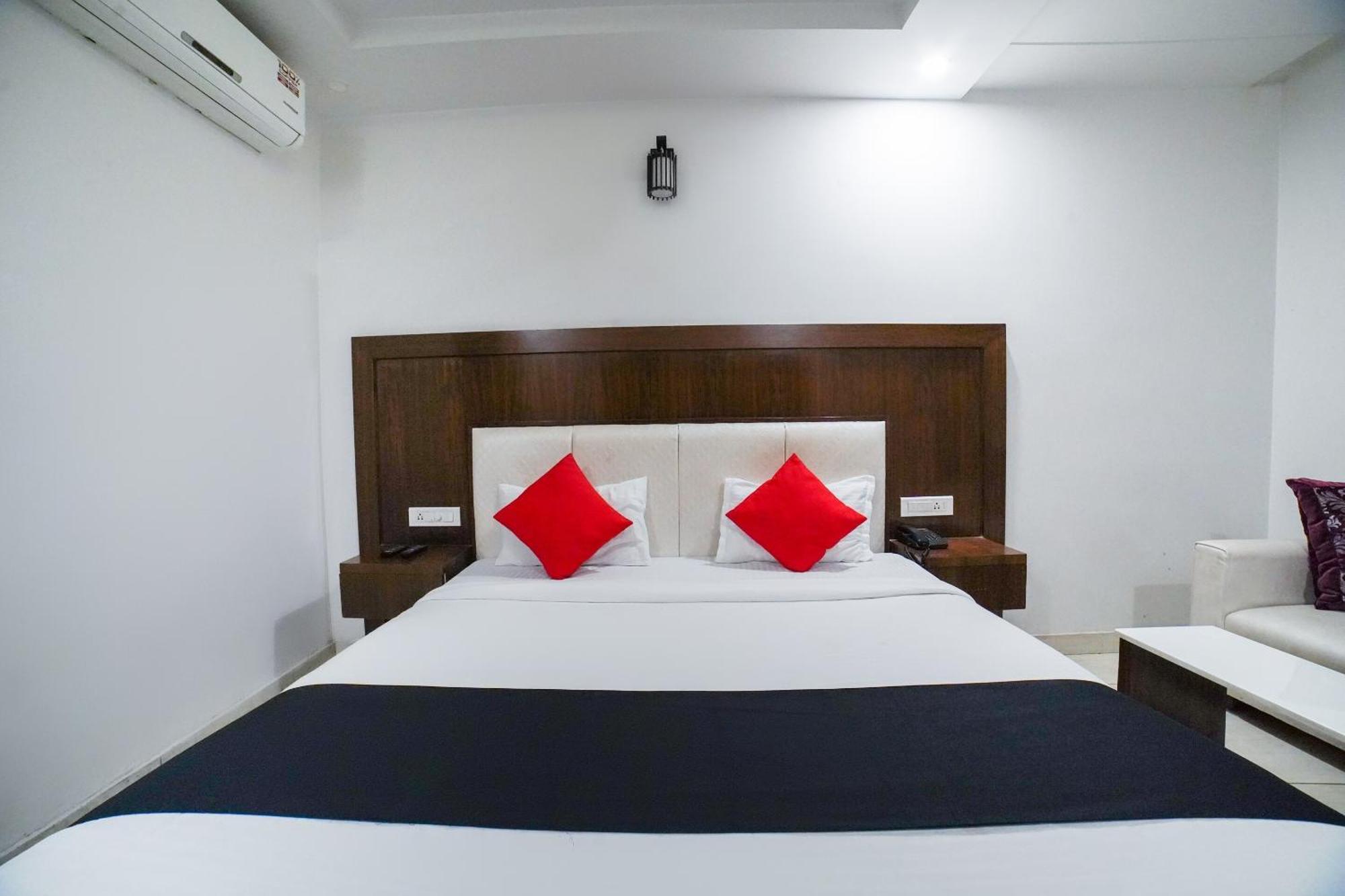Collection O Prem Ratna Hotel Dehradun Bagian luar foto