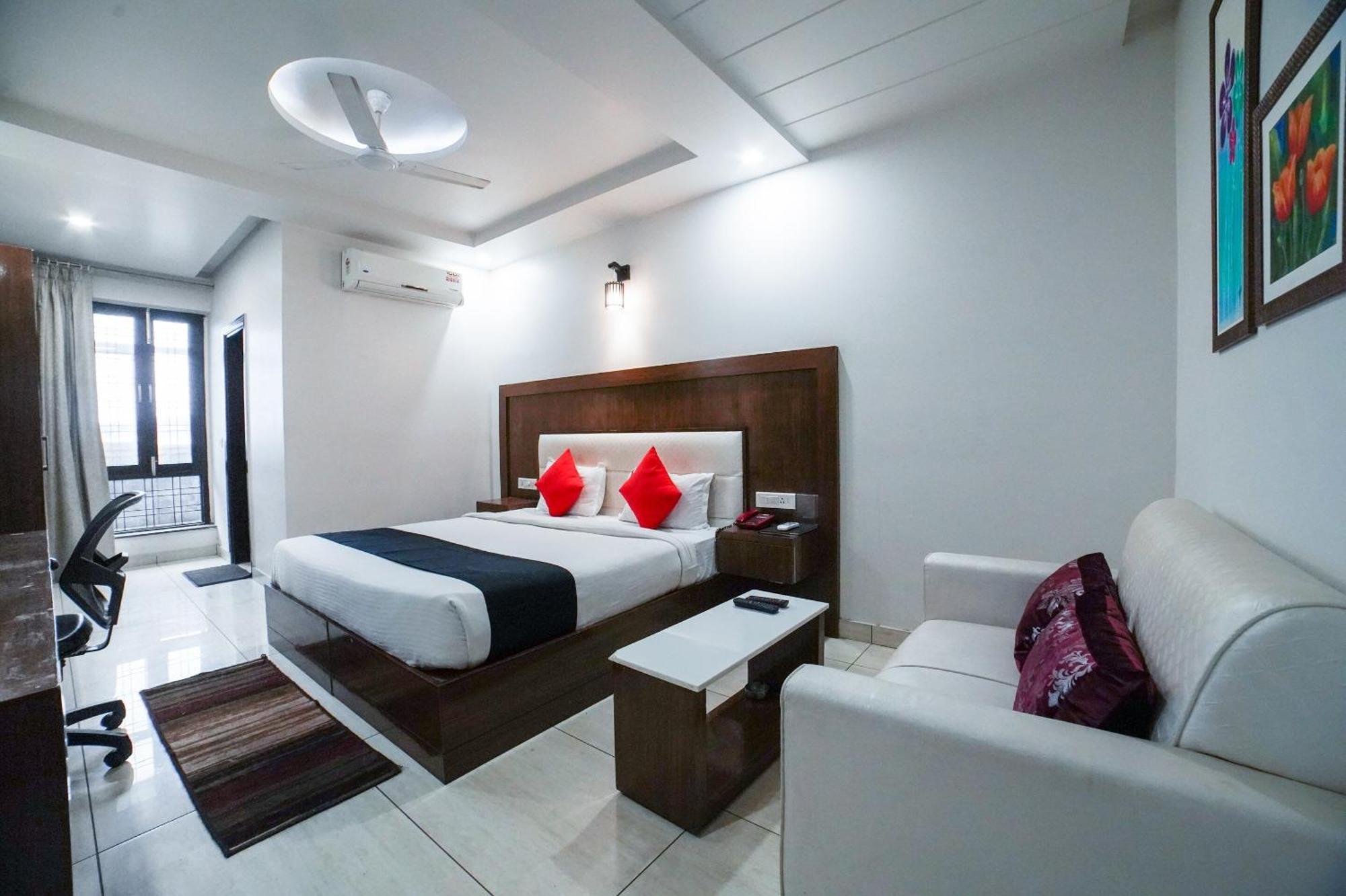 Collection O Prem Ratna Hotel Dehradun Bagian luar foto