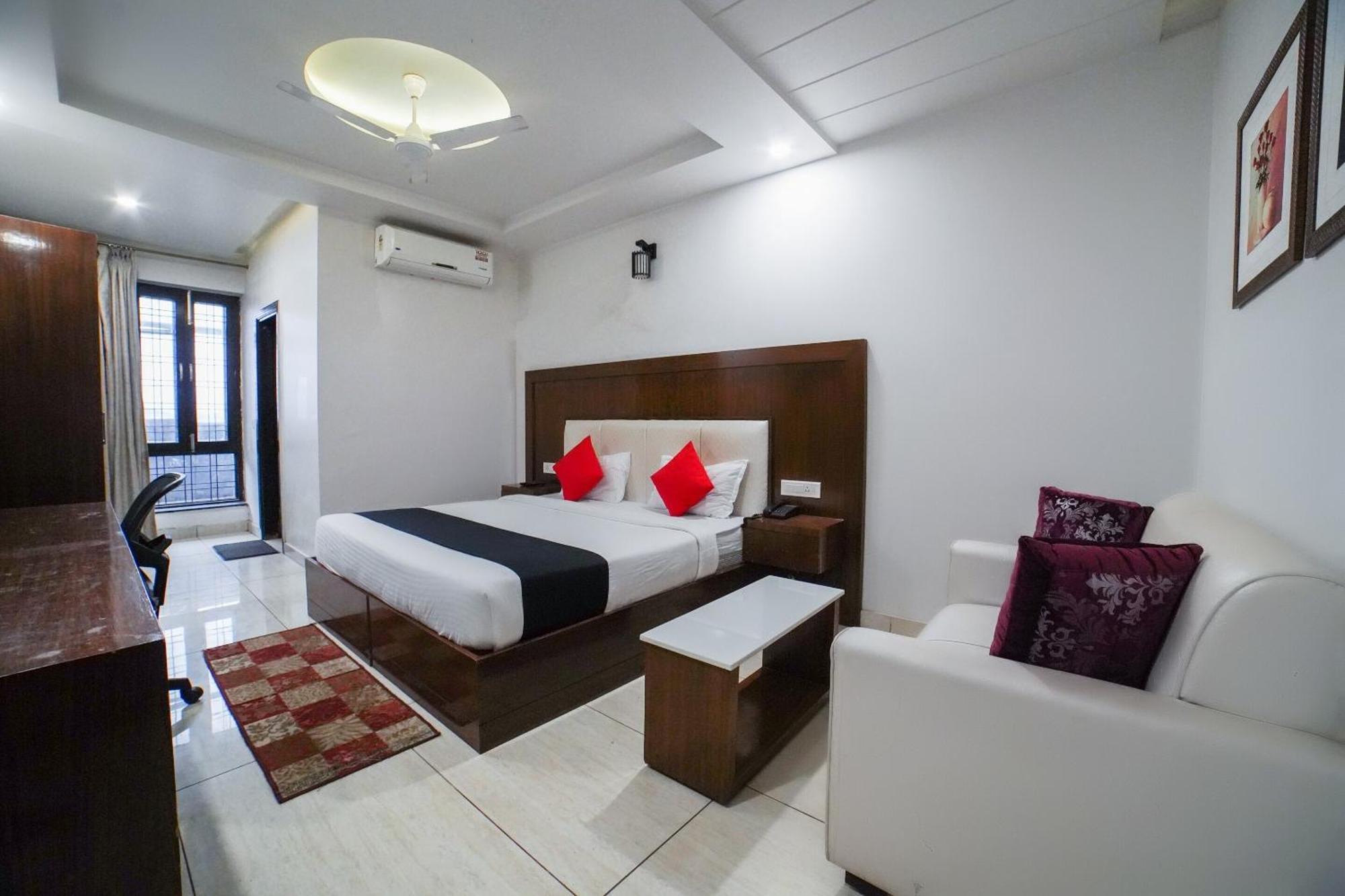 Collection O Prem Ratna Hotel Dehradun Bagian luar foto