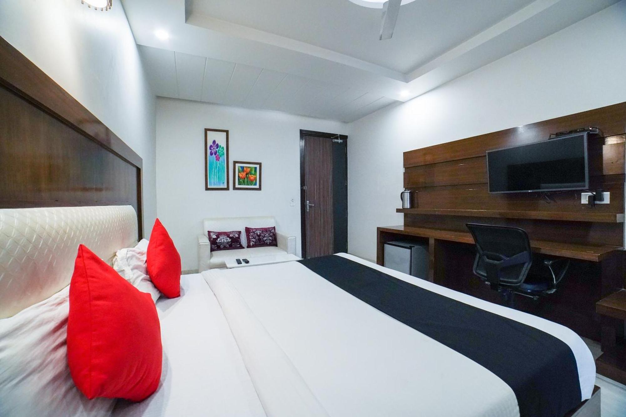 Collection O Prem Ratna Hotel Dehradun Bagian luar foto