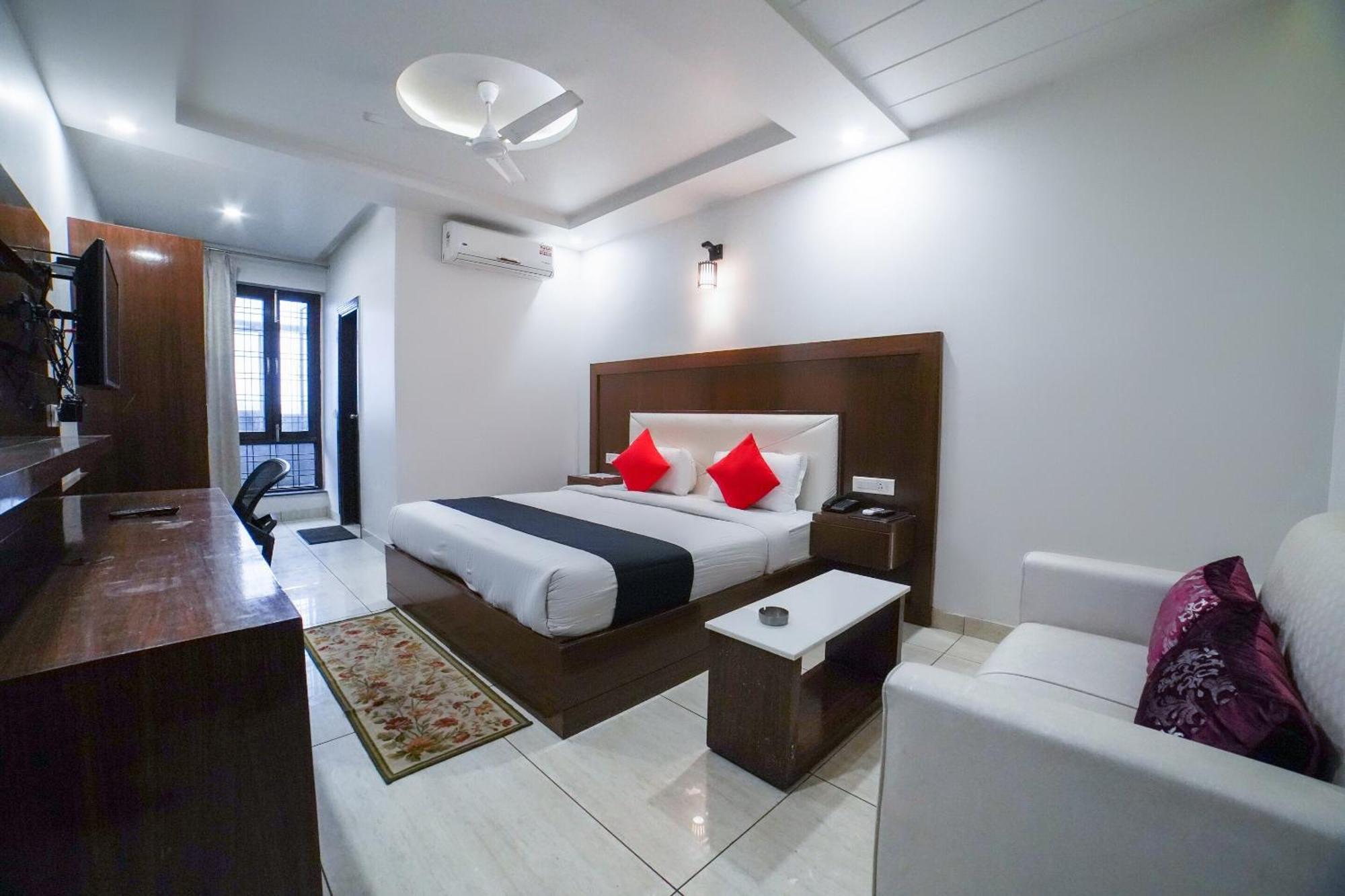 Collection O Prem Ratna Hotel Dehradun Bagian luar foto