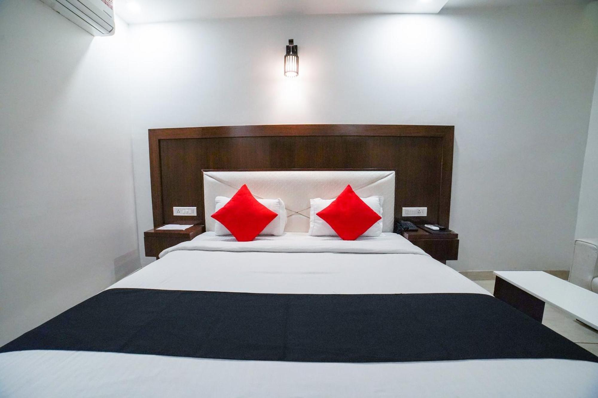 Collection O Prem Ratna Hotel Dehradun Bagian luar foto