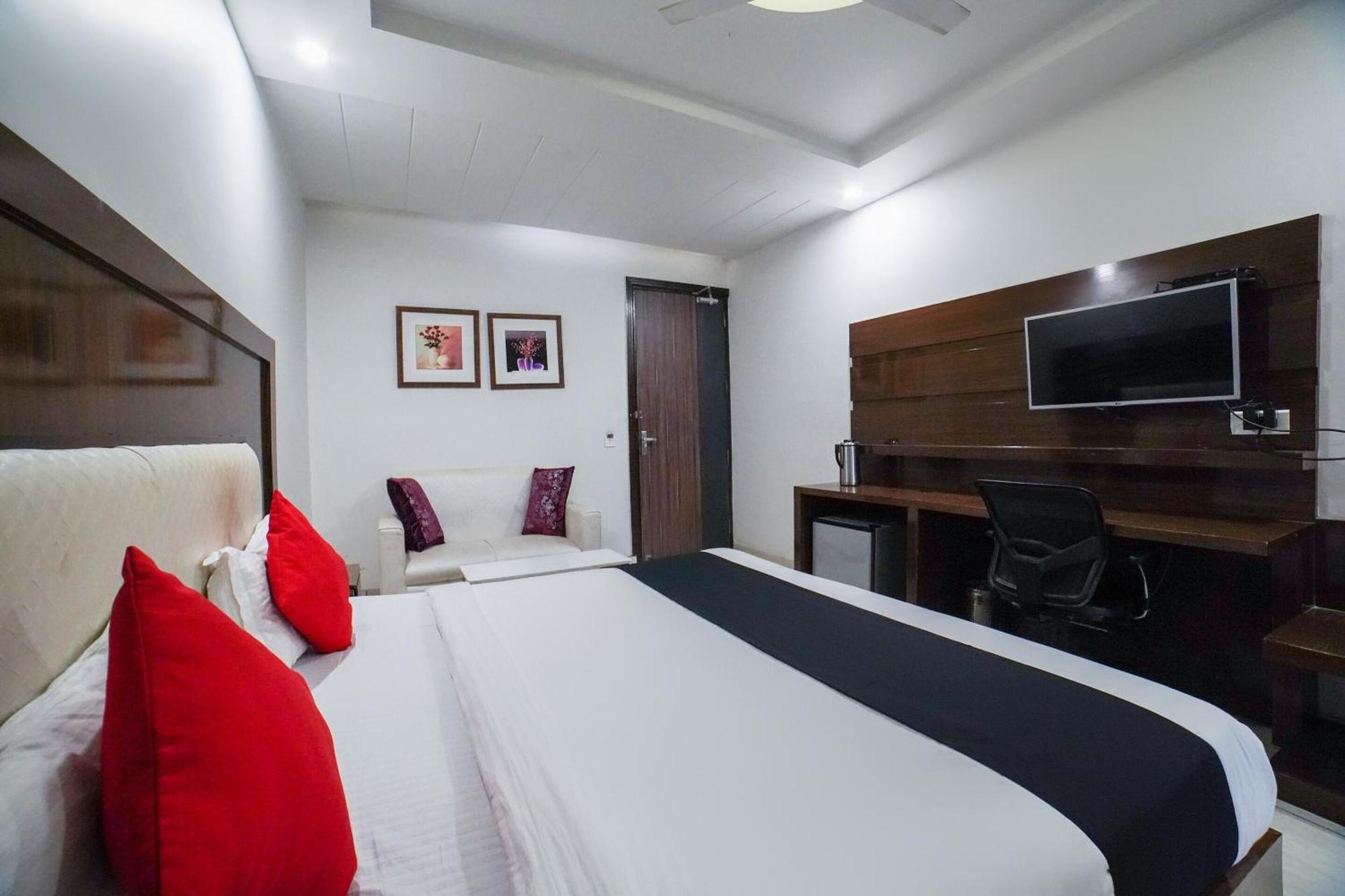 Collection O Prem Ratna Hotel Dehradun Bagian luar foto