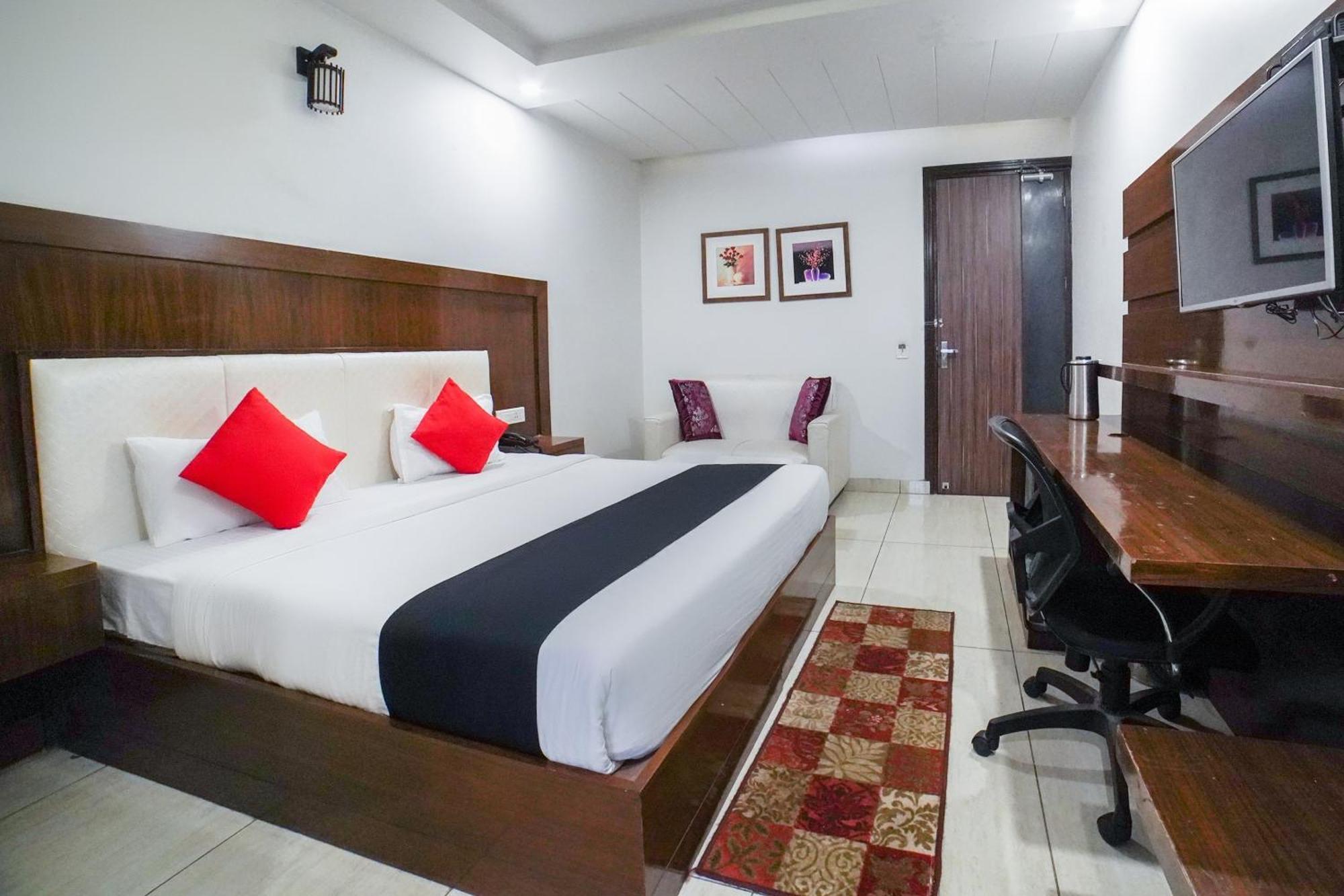 Collection O Prem Ratna Hotel Dehradun Bagian luar foto
