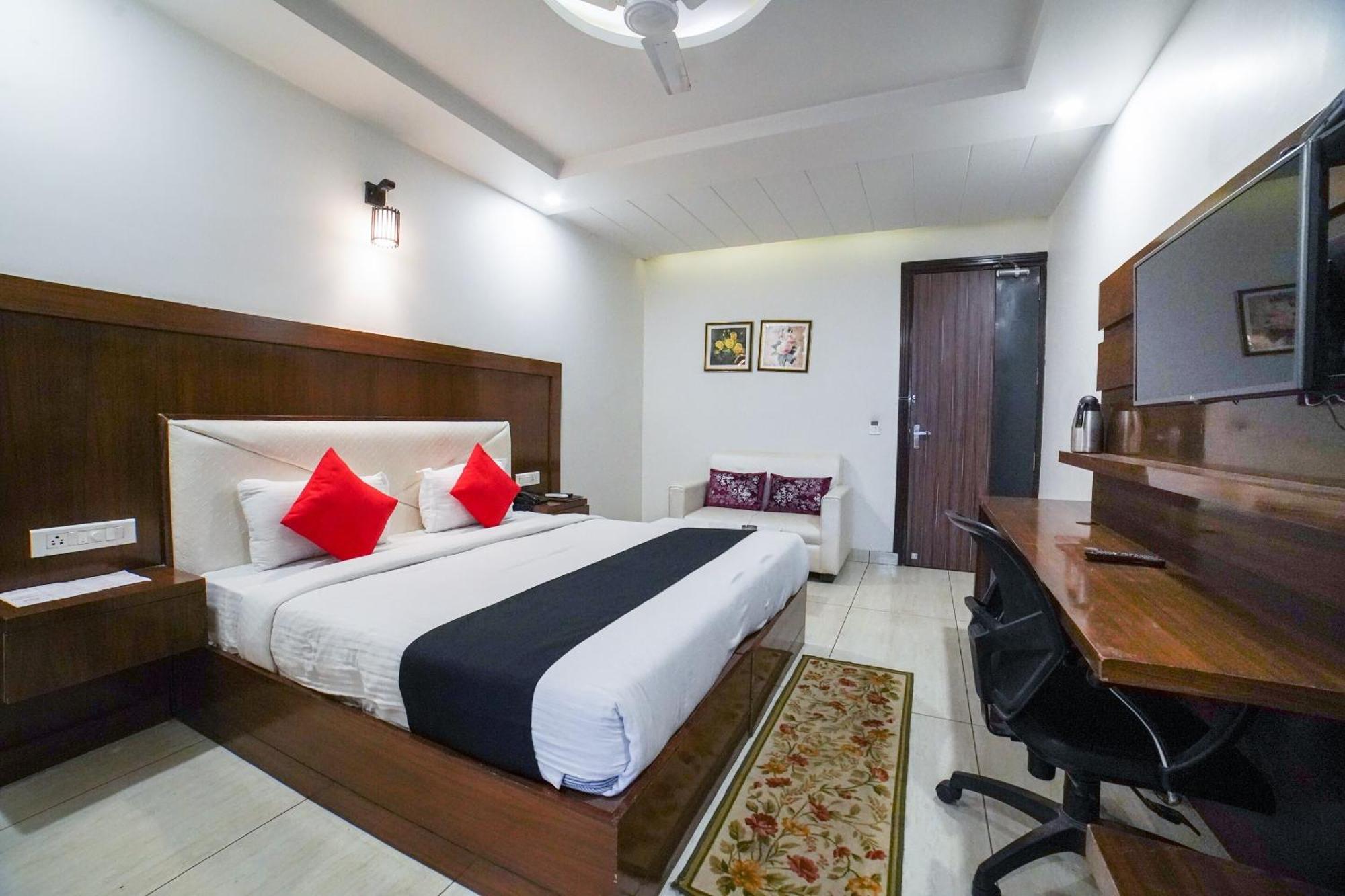 Collection O Prem Ratna Hotel Dehradun Bagian luar foto