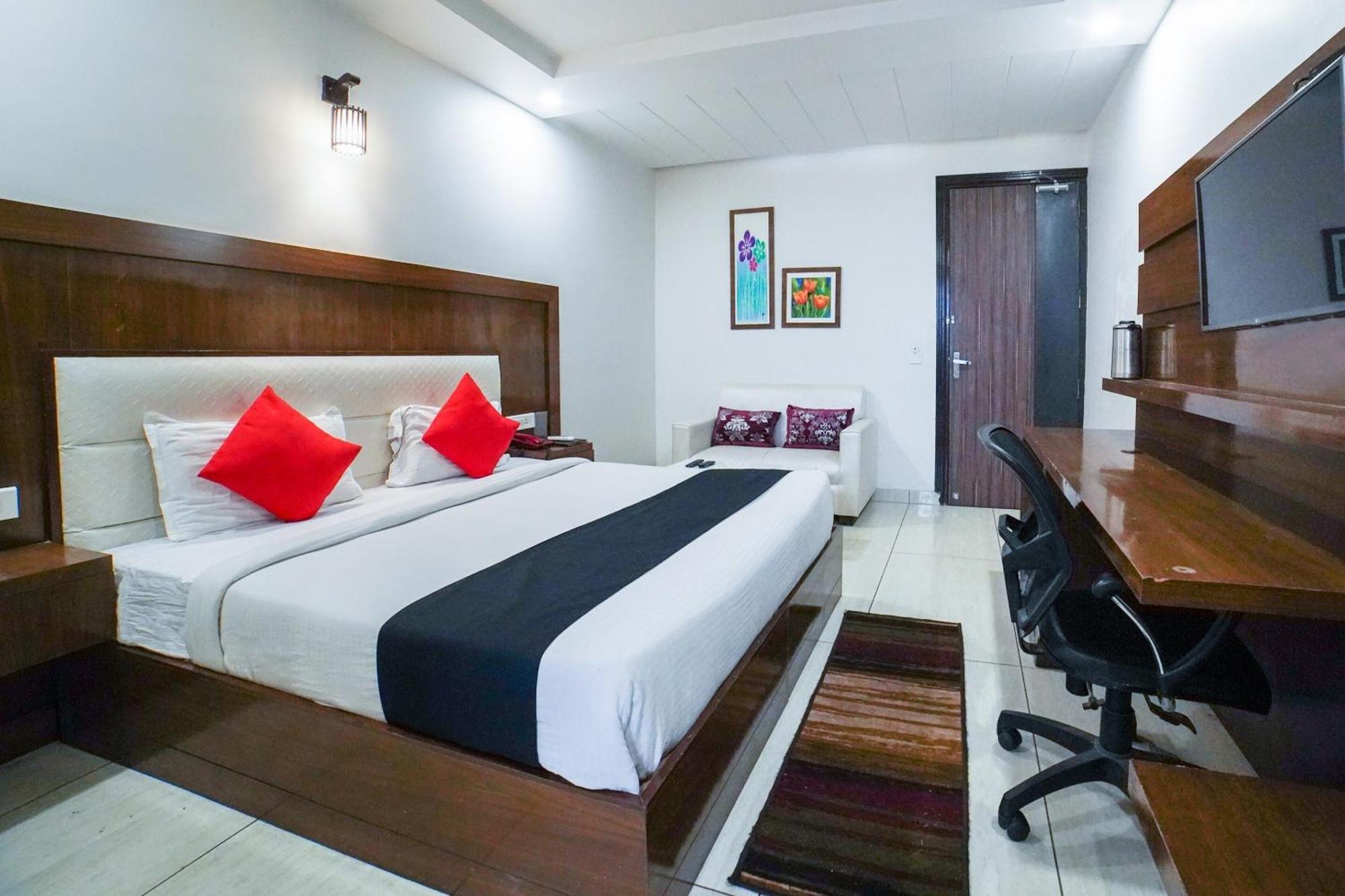 Collection O Prem Ratna Hotel Dehradun Bagian luar foto