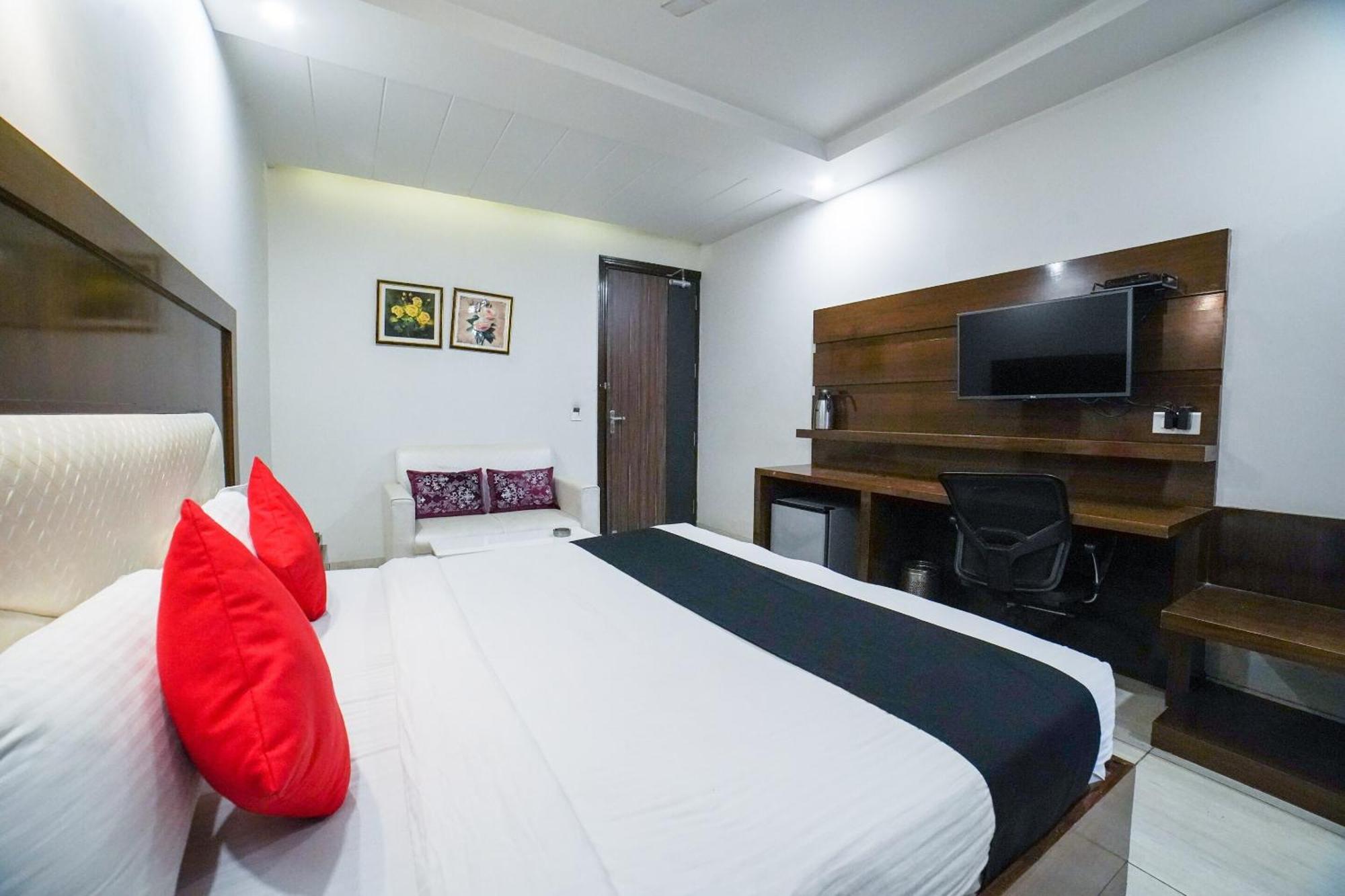 Collection O Prem Ratna Hotel Dehradun Bagian luar foto